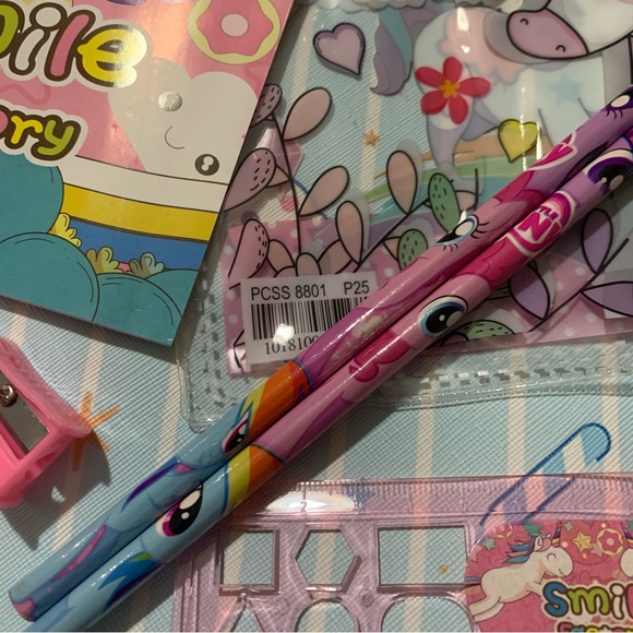 Pink Unicorn Themed Stationery Set - Picture 11 of 13